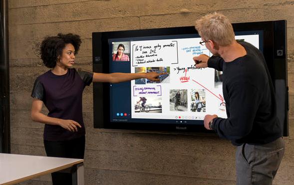 Ecranul tactil Surface Hub se afla printrele noutatile Microsoft
