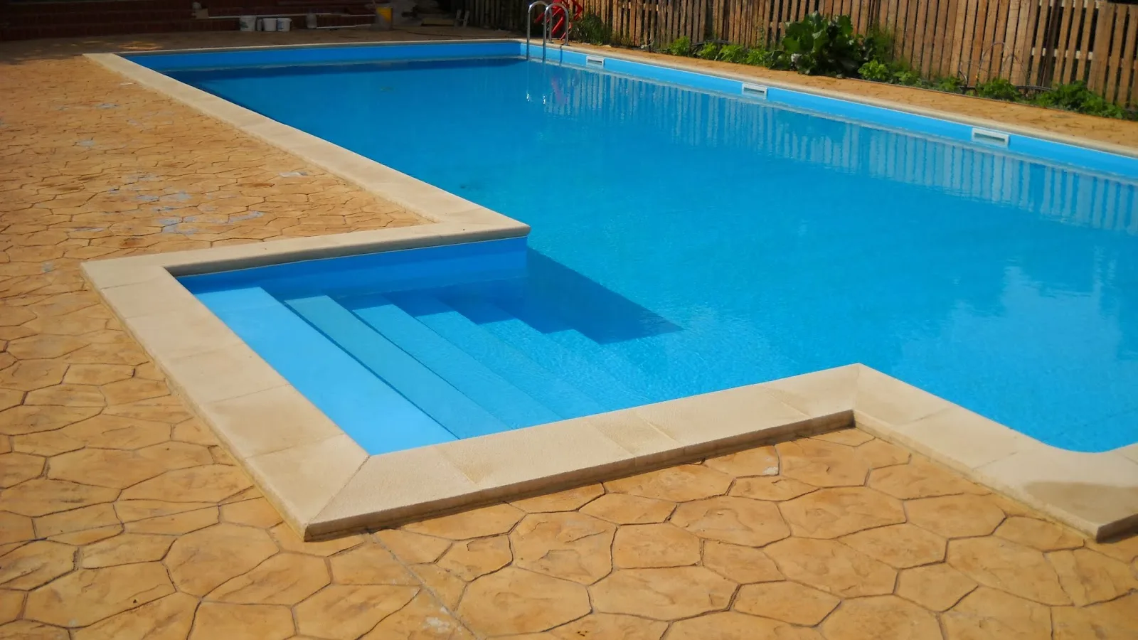 Cum mentinem apa curata in piscina?