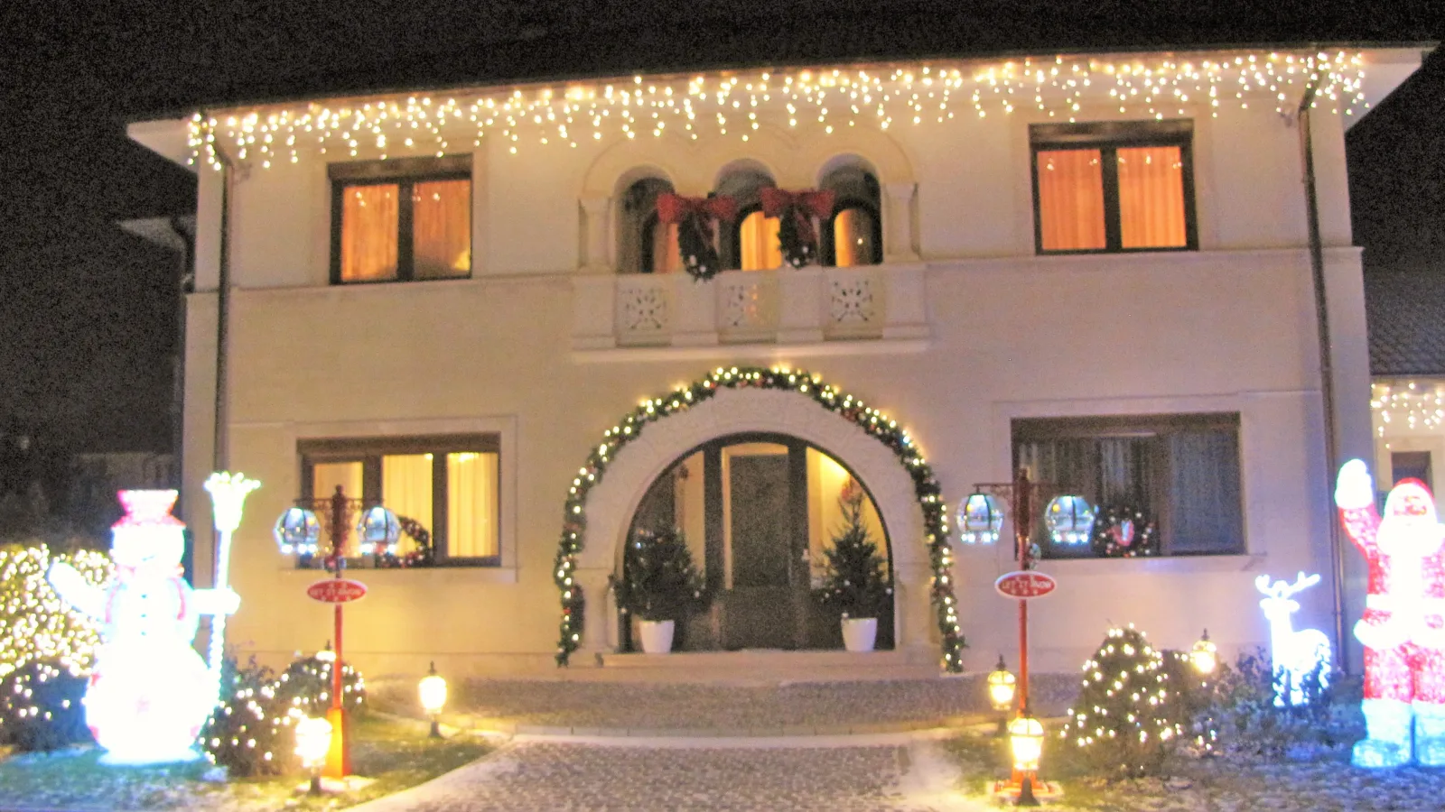 Cele mai cautate decoratiuni exterioare de Craciun