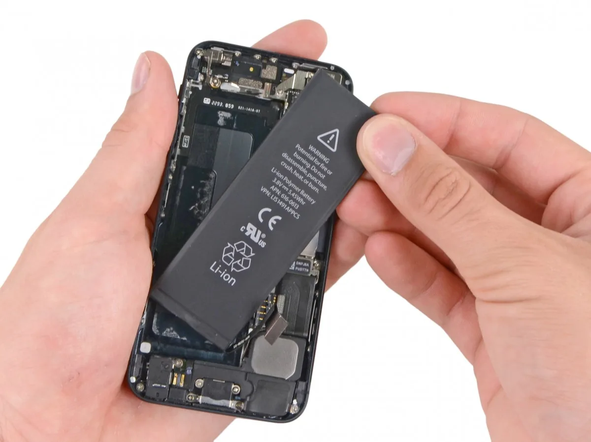 Cum sa remediati problemele de viata a bateriei iPhone SE