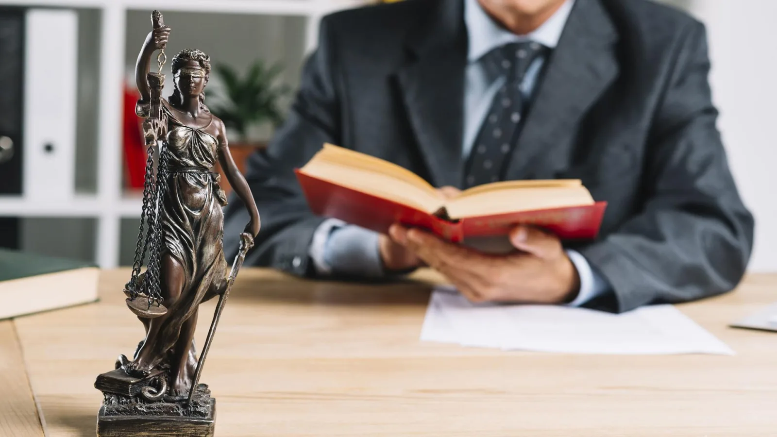 Cum aleg un avocat?