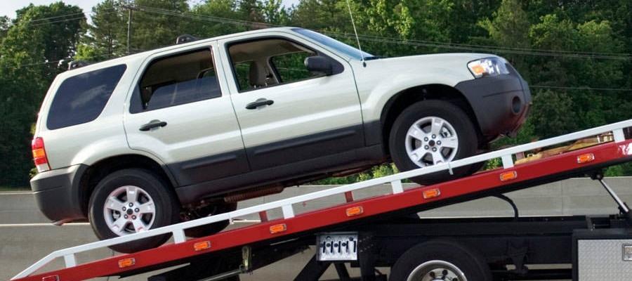 Cine apeleaza la serviciile de tractari auto?