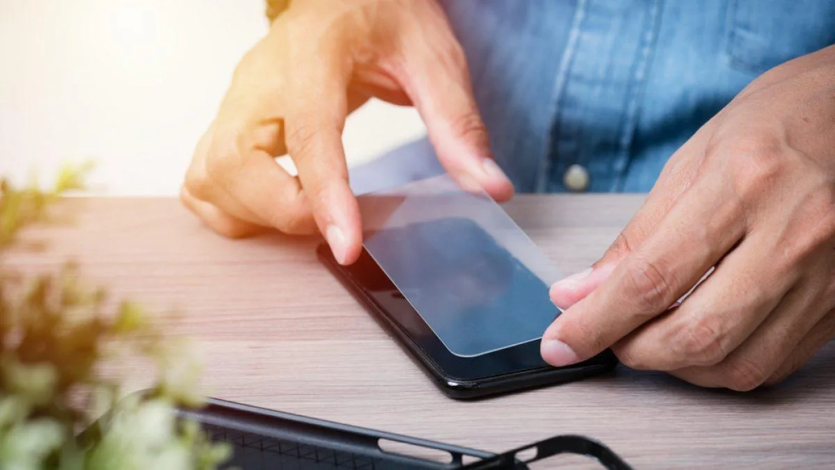 Cele mai bune folii Apple pentru protecția iPhone-ului tău