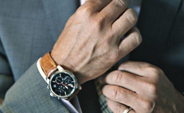 8 reguli pentru a purta corect ceasul de mana, de fiecare data