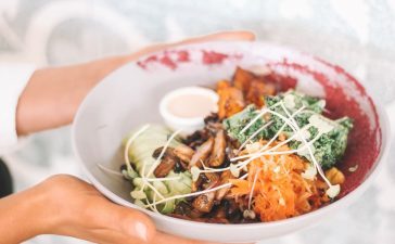 Esti cumva proprietarul unui restaurant? Uite ce poti face pentru a-ti transforma localul intr-un business eco friendly