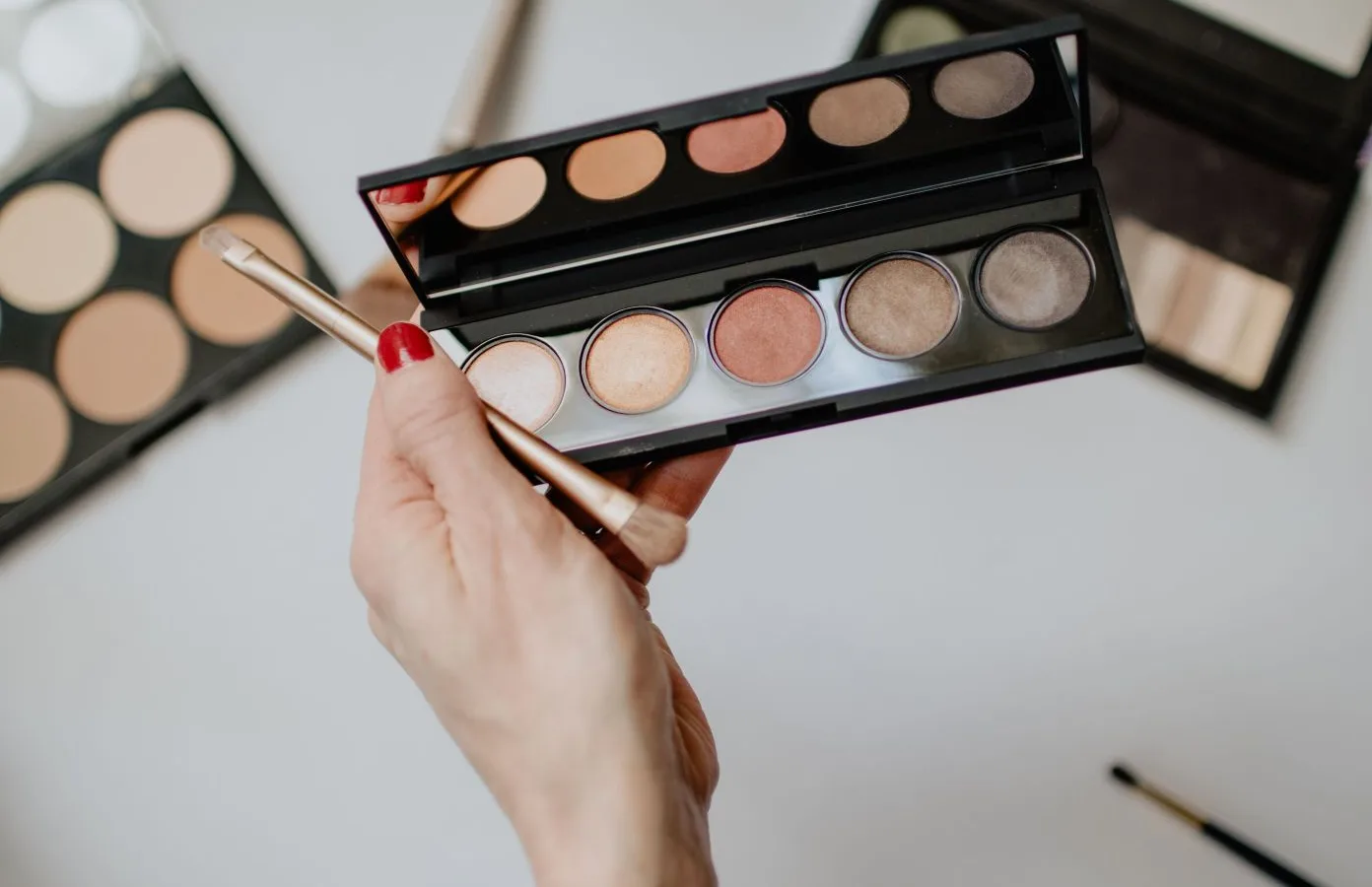 Beauty: Cum să faci machiajul să reziste întreaga zi pe ten, indiferent de situație
