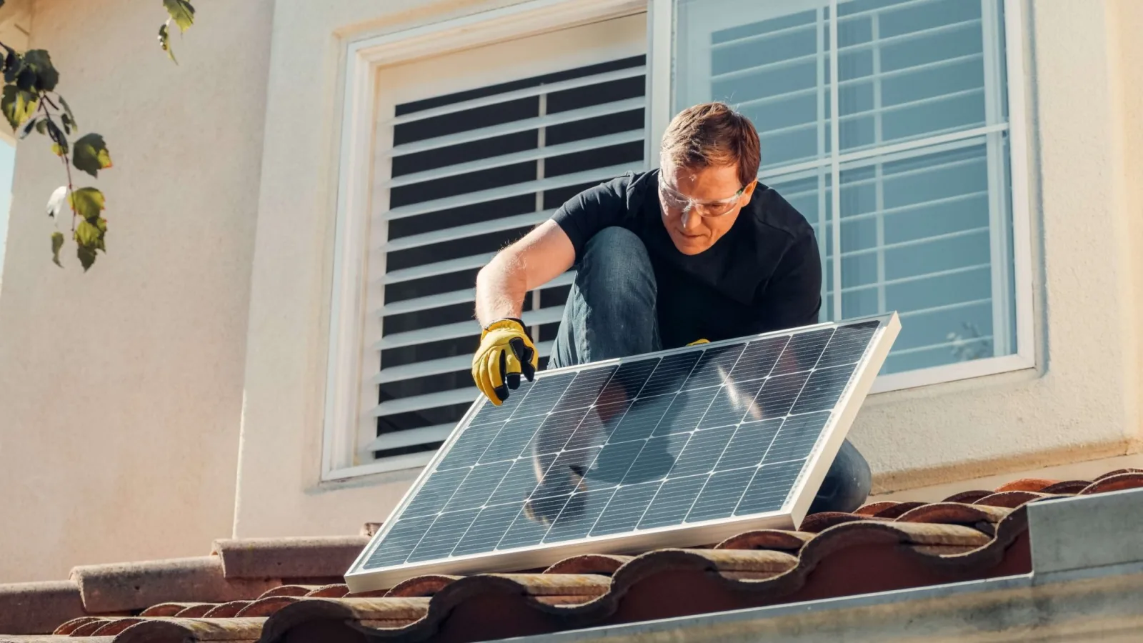 Aspecte cheie în instalarea panourilor fotovoltaice: ghid pentru începători