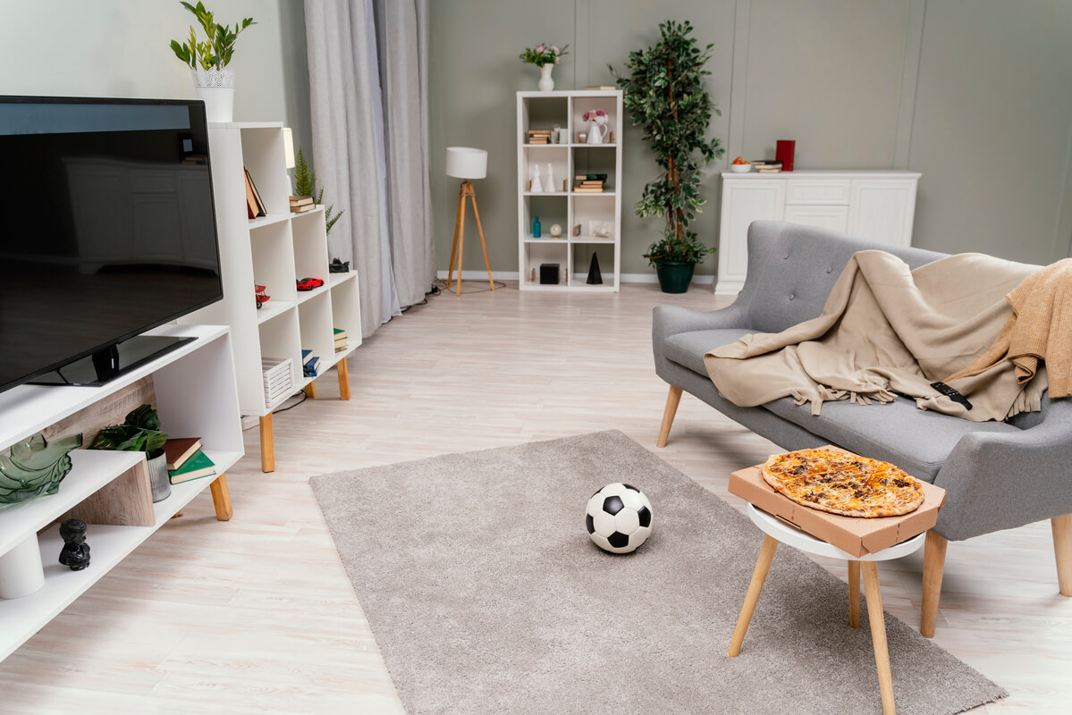 Îți dorești să îți amenajezi livingul într-un mod minimalist, dar totuși stilat? Top 5 elemente de mobilier pe care să le incluzi
