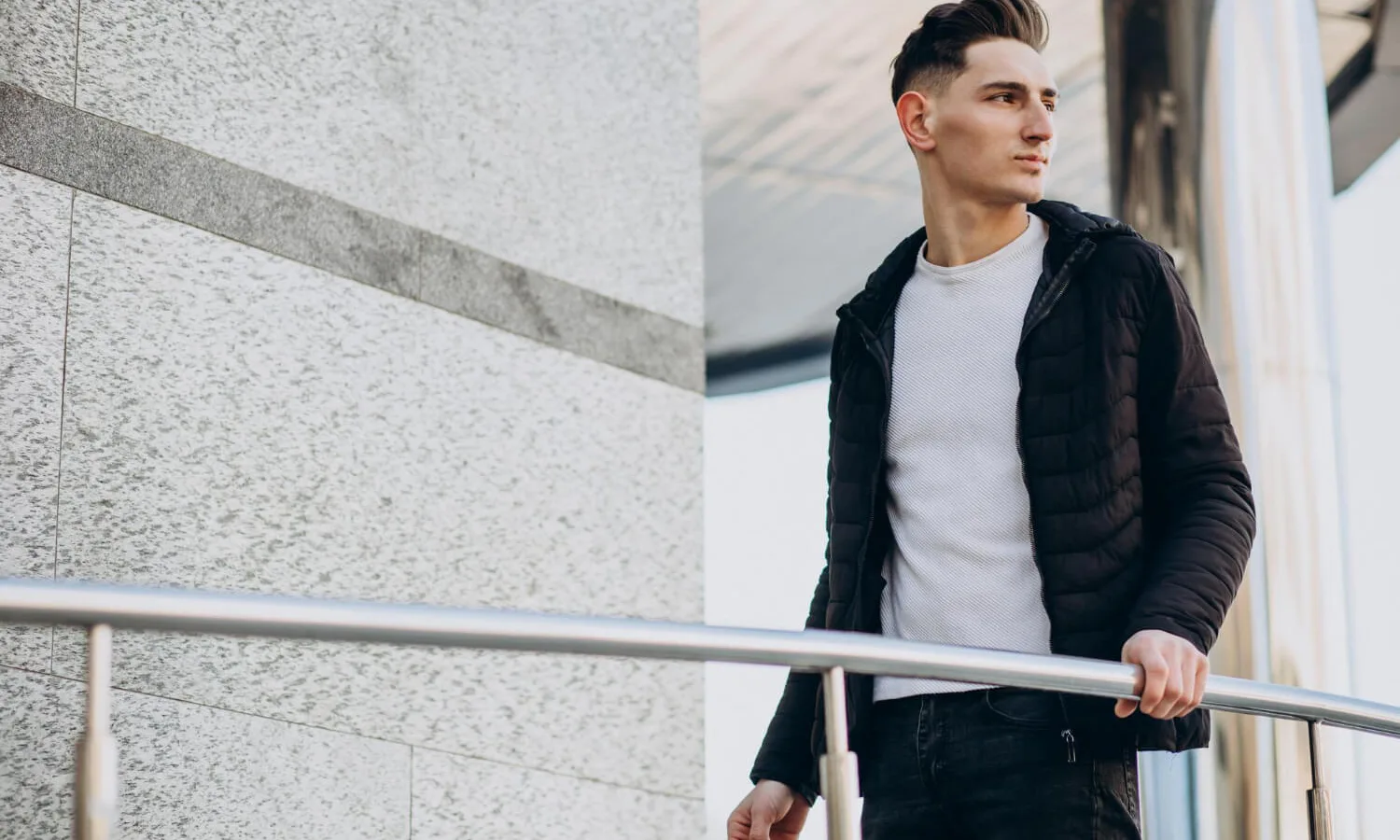 Echilibrul în Eleganță: Cum să Asortezi Perfect Geaca Slim la Orice Ocazie