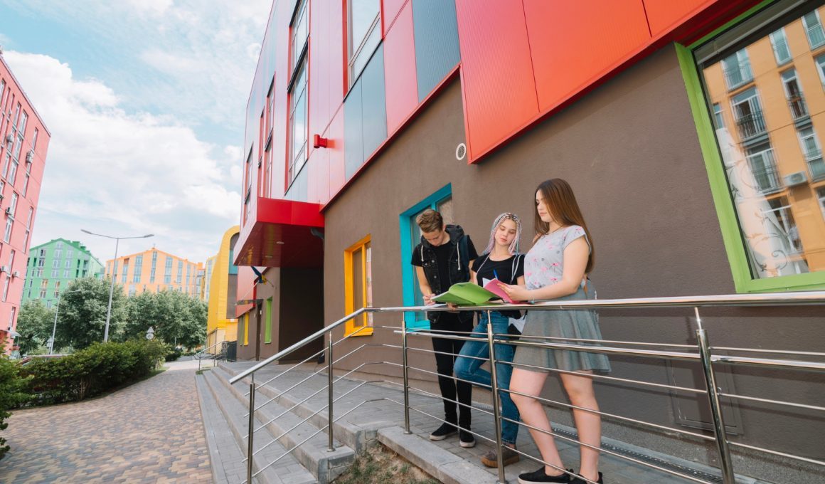 De ce să îți cumperi un apartament lângă o școală