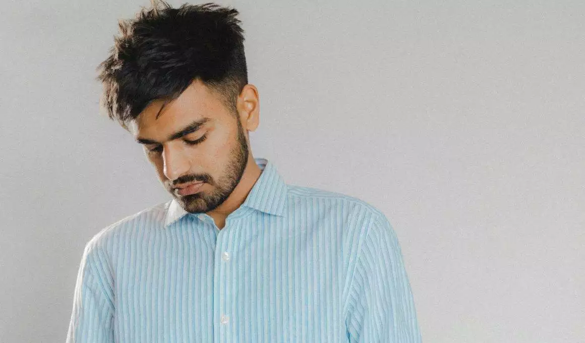 Cămășile cu dungi, simbolul eleganței masculine în orice sezon - de ce să le alegi?