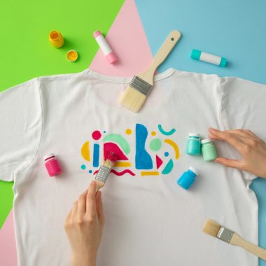 Cum pot crea un design unicat pentru un tricou personalizat