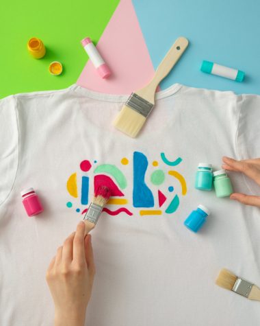 Cum pot crea un design unicat pentru un tricou personalizat